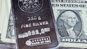 Analisis Tekanan Ganda: USD Bangkit & Profit-Taking, Perak Drop - Data Pasar 2025-10-17