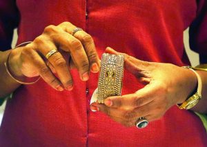 Analisis Emas Bertahan Kuat di $4.200 seiring Antisipasi Meningkatnya Cut Rate - Data Pasar 2025-12-06