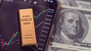 Analisis Jelang Rapat The Fed, Emas Mundur Pelan Cari Arah Baru - Data Pasar 2025-12-09