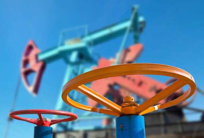 Analisis Harga Minyak Stabil, Geopolitik vs Kelebihan Pasokan Jadi Fokus - Data Pasar 2025-12-30