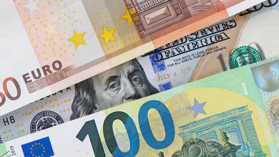 Analisis EUR/USD Turun Jelang ECB, Inflasi Eurozone Makin Dingin - Data Pasar 2026-02-05