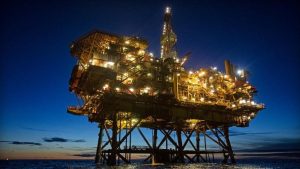 Analisis Minyak Menguat, Bentrokan AS-Iran Pertahankan Premi Risiko Hormuz - Data Pasar 2026-05-08