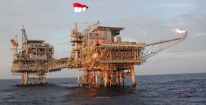 Analisis Minyak Turun Lebih dari 2%, Lonjakan Stok AS Tekan Harga - Data Pasar 2026-08-14