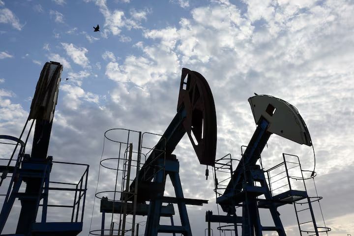 Analisis Minyak Turun ke US$86, Pasar Tunggu Sanksi Baru AS ke Iran - Data Pasar 2026-08-24